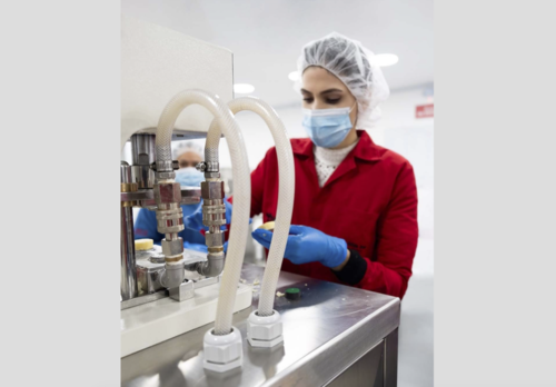 Proceso de formulaci&oacute;n con ingredientes cuidadosamente seleccionados. (Foto: Redes Sociales Alida Boer)