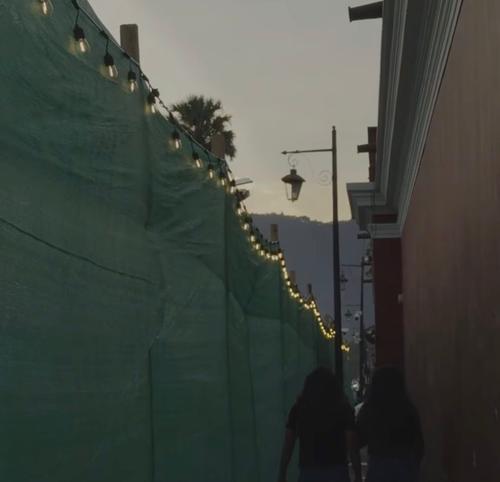 La malla verde permitir&aacute; mitigar el polvo de los trabajos. (Foto: Captura de video/Municipalidad de Antigua Guatemala)