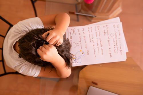 La frustraci&oacute;n puede ser se&ntilde;al de que el ni&ntilde;o necesita ayuda. (Foto: shutterstock)