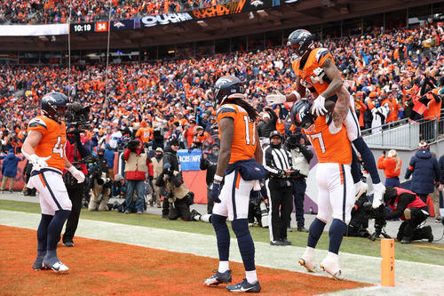 Los Broncos fueron de los que m&aacute;s remontadas protagonizaron durante toda la campa&ntilde;a. (Foto: AFP)