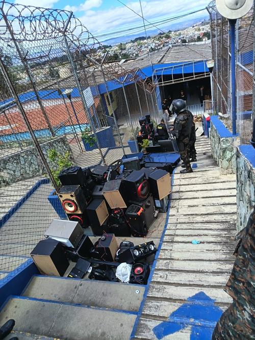Bocinas y otros electrodom&eacute;sticos fueron localizados en el sector 11. (Foto: Ej&eacute;rcito)