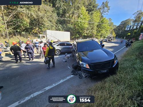 Los veh&iacute;culos sufrieron serios da&ntilde;os y cinco personas resultaron afectadas. (Foto: Asonbomd)