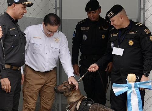 El ministro de Gobernaci&oacute;n, Marco Antonio Villeda estuvo presente en el evento realizado en el puerto Santo Tom&aacute;s de Castilla, Izabal. (Foto: Embajada de Estados Unidos)