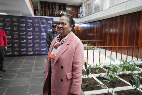 Consuelo Porras al presentar su expediente como aspirante a magistrada de la CC. (Foto: Wilder L&oacute;pez/Soy502)