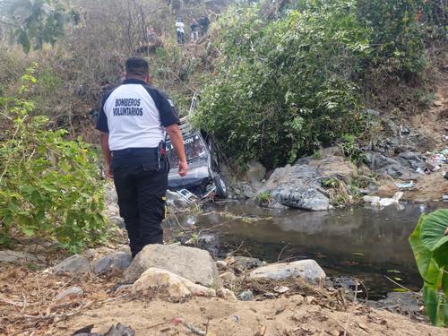 Dos hombres se encontraban dentro del veh&iacute;culo al momento del percance. (Foto: Bomberos Voluntarios)