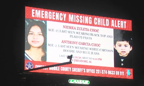 En las vallas publicitarias est&aacute; la informaci&oacute;n de los menores que desaparecieron junto con su madre guatemalteca. (Foto: NBC 15 News)
