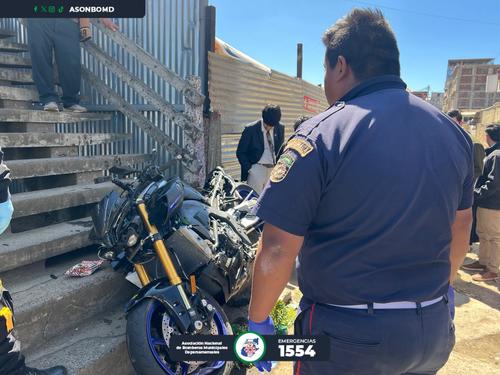 Seg&uacute;n reportes preliminares el motorista conduc&iacute;a a alta velocidad. (Foto: ASONBOMD)