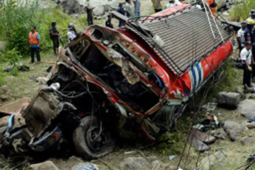 San Mart&iacute;n Jilotepeque (2013) Un autob&uacute;s con 80 pasajeros cay&oacute; a un barranco de 200 metros, causando la muerte de 50 personas. (Foto: Archivo/Soy502) 