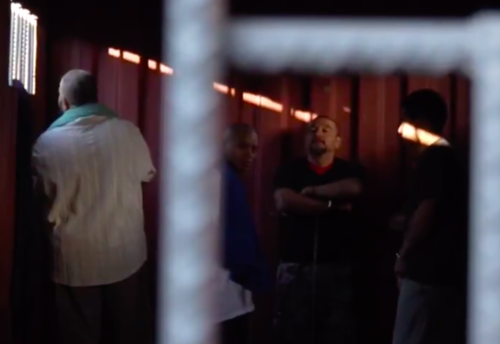 "El Lobo" junto a otros integrantes del Barrio 18. (Foto: Gobierno)