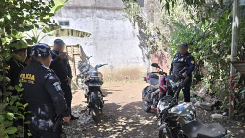Otras tres motos se encontraron en el domicilio. (Foto: PNC)