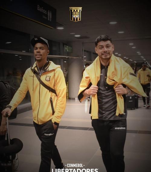 Lom viaj&oacute; con el grupo a Venezuela para jugar este partido clave. (Foto: Redes)