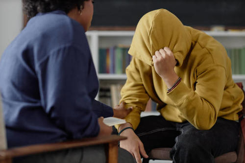 En la iniciativa se plantea la prevenci&oacute;n del suicidio y consumo de sustancias. (Foto ilustrativa: Istock) 