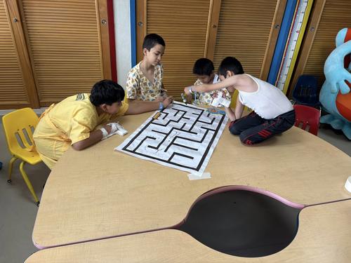 Los peque&ntilde;os contin&uacute;an su aprendizaje durante su estad&iacute;a en el centro asistencial. (Foto: Hospital Roosevelt)