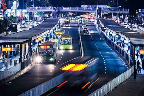 La implementaci&oacute;n de este proyecto buscar&iacute;a mejorar la movilidad en eje oriente-occidente. (Foto ilustrativa: Istock) 