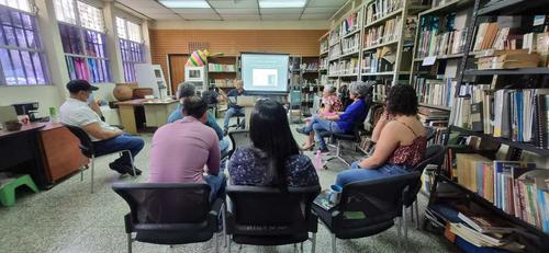 Lectores reunidos para compartir ideas y experiencias. (Foto: CECEG)