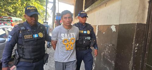 El capturado fue identificado por las autoridades como Duglas "N", alias "Caguach&iacute;n". (Foto: PNC)