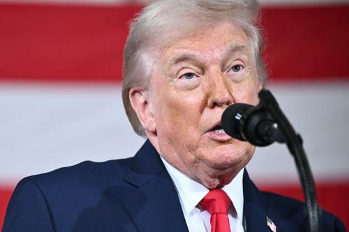 El mandatario indic&oacute; sobre su viaje antes de dirigirse hacia una base militar. (Foto: AFP)