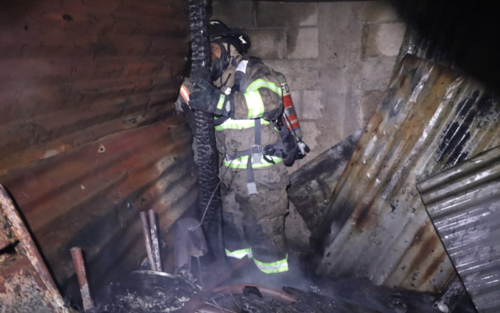 El incendio consumi&oacute; gran parte del inmueble, dejando cuantiosas p&eacute;rdidas materiales. (Foto: CVB)