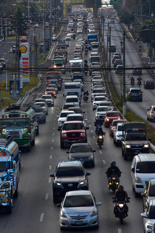 Hay guatemaltecos que pasan hasta cinco horas en el tr&aacute;fico a diario. (Foto: Estuardo Paredes/Colaboraci&oacute;n)