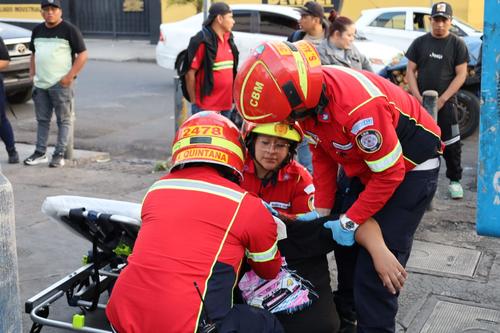 Las v&iacute;ctimas fueron intoxicadas para despu&eacute;s ser asaltadas en un taxi pirata. (Foto: Bomberos Municipales)