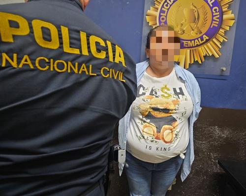 La mujer fue detenida por tres ordenes de denuncia en su contra. (Foto: PNC)