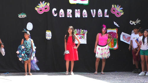 La escuela Rafael &Aacute;lvarez Ovalle, de San Gabriel, llev&oacute; a cabo la elecci&oacute;n y coronaci&oacute;n de la soberana del carnaval. (Foto: Melvin Noé Jacinto)