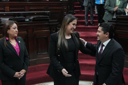 Congreso jurament&oacute; a Ver&oacute;nica Paredes como magistrada de la CSJ. (Foto: Wilder L&oacute;pez/Soy502)