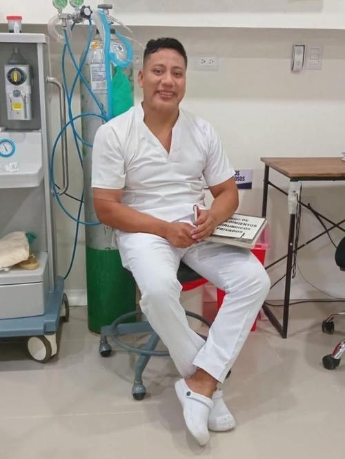El auxiliar de enfermer&iacute;a fue identificado como Fredy Mencho B&aacute;maca, quien hab&iacute;a comenzado a trabajar en el Hospital Regional de Cob&aacute;n, en enero del presente a&ntilde;o. (Foto: Redes sociales)