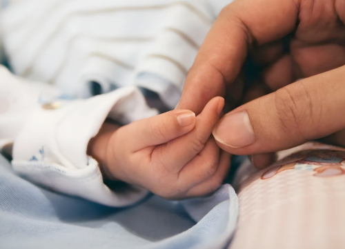 La familia buscar&aacute; migrar a Guatemala, de donde es originario el pap&aacute; del beb&eacute;. (Foto: Diario Tiempo)