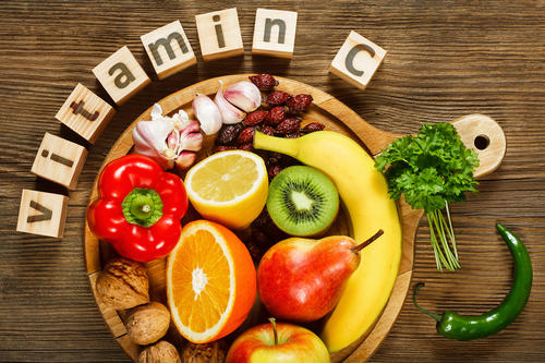 Esta vitamina est&aacute; presente en muchas frutas y verduras. (Foto: Shutterstock)