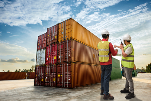 El tema de exportaciones se complica por la d&eacute;bil infraestructura vial, afirman expertos. (Foto: Canva/Soy502)