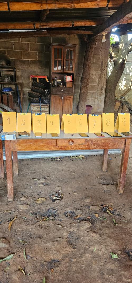 Celulares y otros dispositivos electr&oacute;nicos fueron localizados por las autoridades. (Foto: MP)