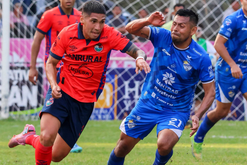 L&oacute;pez en el juego de Municipal ante Cob&aacute;n. (Foto: Municipal)