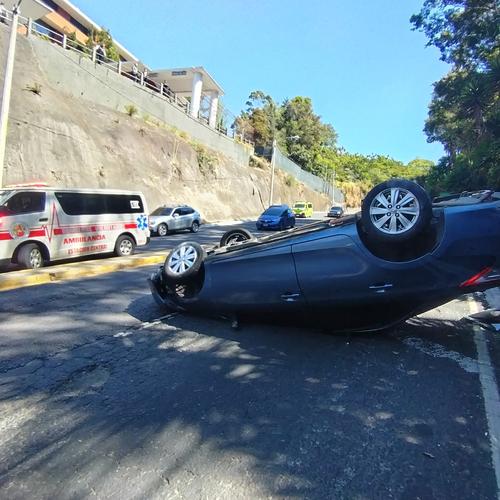 El accidente se registr&oacute; en la "vuelta a la monta&ntilde;a", en zona 16. (Foto: Bomberos Voluntarios)