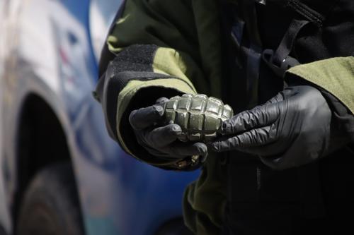 Esta granada fue lanzada a una gaslinera en Ciudad Quetzal.(Foto: PNC)