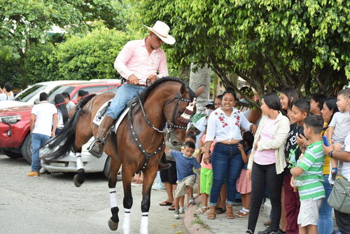 Los desfiles h&iacute;picos son una parte esencial de las tradiciones de este municipio. (Foto: Pablo Miguel/Colaborador)