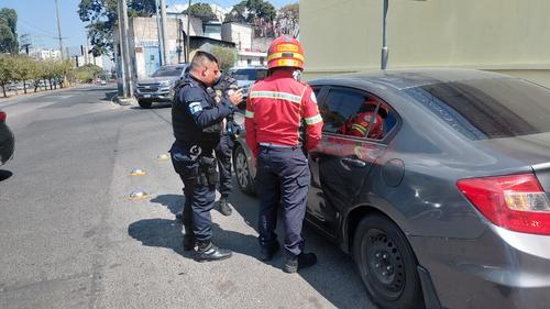Socorristas y fuerzas de seguridad arribaron al lugar para atender la emergencia. (Foto: Bomberos Municipales)