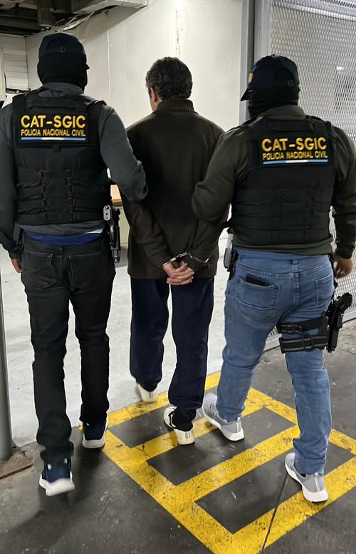 El hombre fue capturado en la zona 10 capitalina. (Foto: PNC)