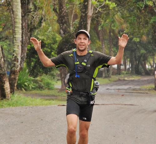 Juan Carlos durante una carrera de aventura de varios d&iacute;as. (Foto: FB Juan Carlos Sagastume)