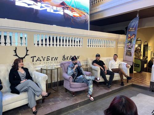 Durante la presentaci&oacute;n oficial, Dyzak comparti&oacute; su entusiasmo por cantar en Guatemala. (Foto: Sandra Sebasti&aacute;n/Colaboradora)