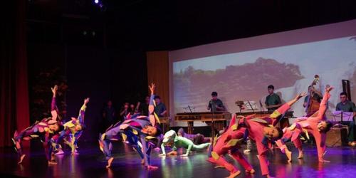 Guatemaltecos y turistas conocen de cerca la riqueza patrimonial y art&iacute;stica del teatro. (Foto: Cortes&iacute;a MCD)