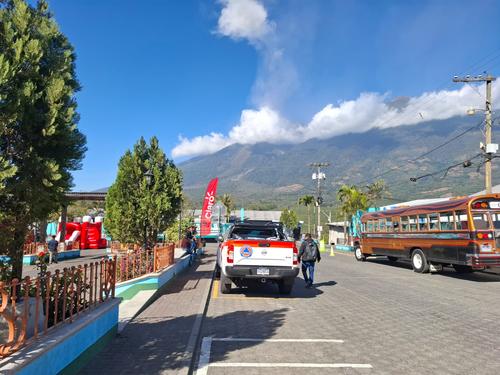 Las autoridades realizan acciones de prevenci&oacute;n en comunidades cercanas al volc&aacute;n de Fuego. (Foto: Conred)
