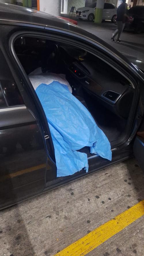 El fallecido es un hombre de aproximadamente 30 a&ntilde;os. (Foto: PNC)