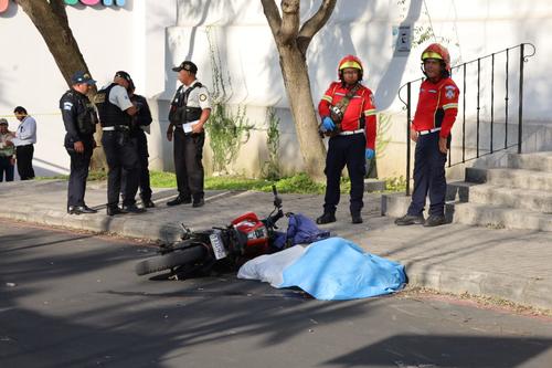 La v&iacute;ctima aparentemente se conduc&iacute;a en un veh&iacute;culo de dos ruedas. (Foto: Bomberos Municipales)