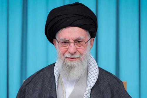 El l&iacute;der supremo de Ir&aacute;n, ayatollah Al&iacute; Khamenei, de 86 a&ntilde;os, no se encontraba en Teher&aacute;n mientras fue atacado el palacio presidencial. (Foto: Reuters)