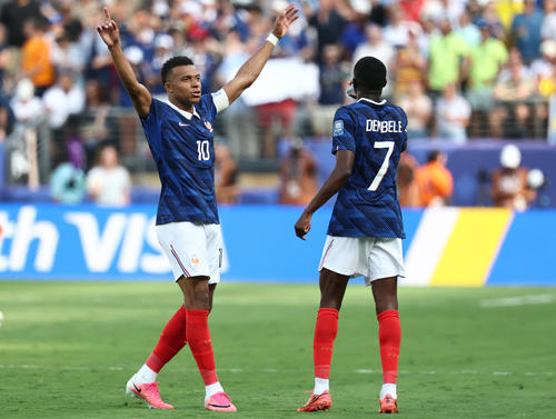 El ataque galo est&aacute; bien comandado por Mbapp&eacute; y Demb&eacute;l&eacute;. (Foto: AFP) 