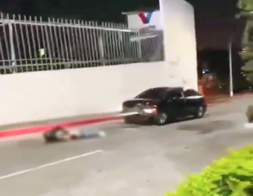 La v&iacute;ctima perdi&oacute; un brazo tras ser arrastrada por varios metros. (Foto: redes sociales)