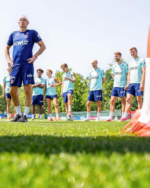 Solbakken conf&iacute;a en sus seleccionados para hacer un buen juego y complicar al cinco veces campe&oacute;n del mundo. (Foto: Herrelandslaget)