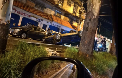 El paso qued&oacute; obstaculizado por algunos minutos. (Foto: Redes Sociales)