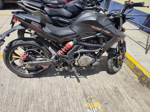 La PNC detuvo a Lester "N" durante un puesto de control cuando se desplazaba en una motocicleta sin placas de identificaci&oacute;n. (Foto: PNC)